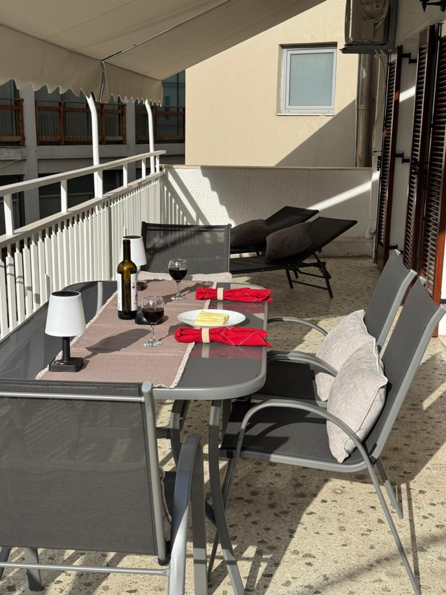 Appartamento Living Near Acropolis By Sylvia Staikou 2Nd & 3D Floor Atene Esterno foto