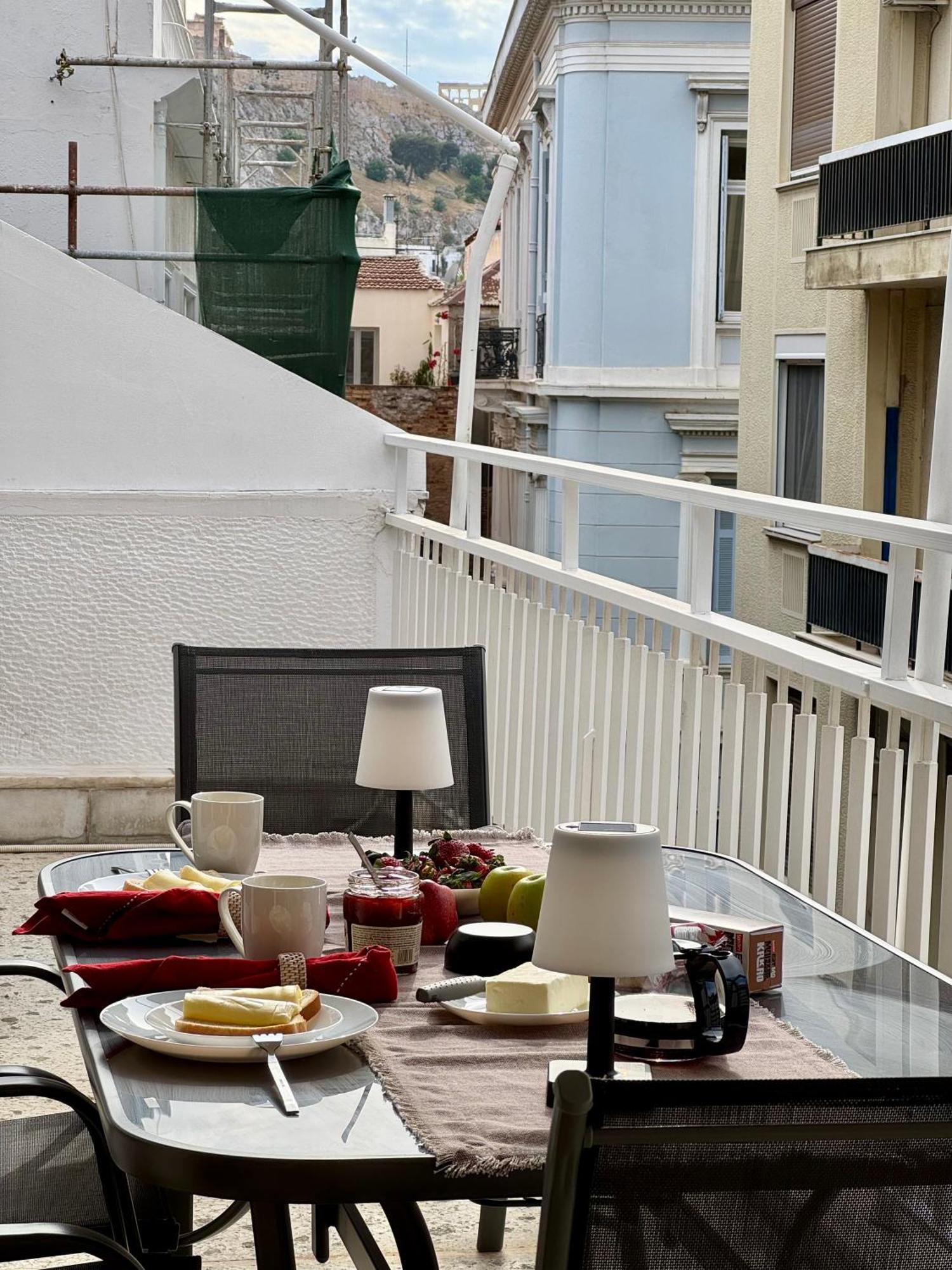 Appartamento Living Near Acropolis By Sylvia Staikou 2Nd & 3D Floor Atene Esterno foto