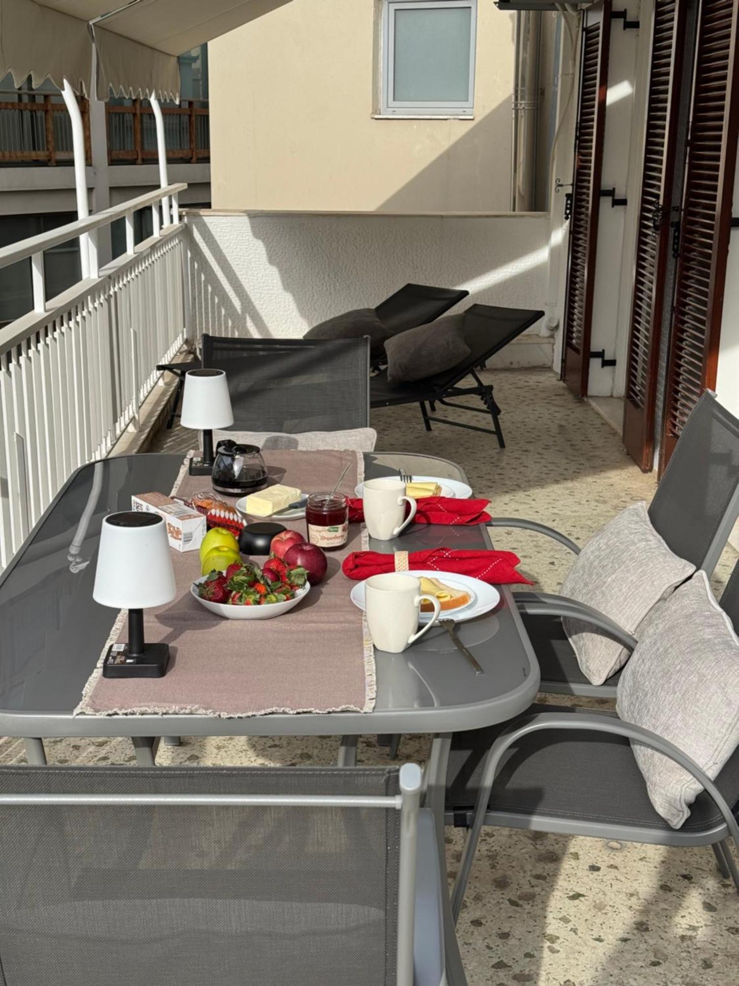 Appartamento Living Near Acropolis By Sylvia Staikou 2Nd & 3D Floor Atene Esterno foto