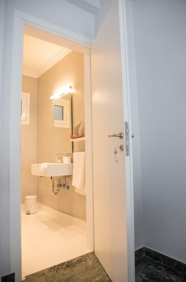Appartamento Living Near Acropolis By Sylvia Staikou 2Nd & 3D Floor Atene Esterno foto